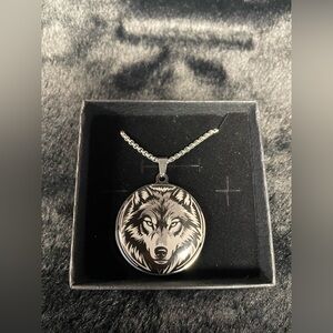 🆕 Men’s Silver Wolf Pendant Chain/Necklace